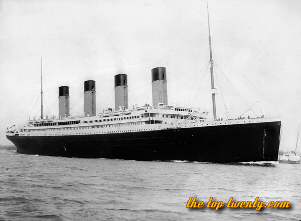 Titanic schiff
